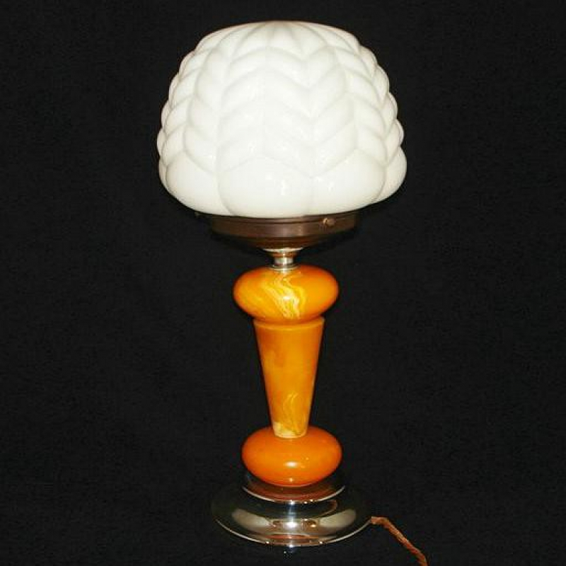 Art Deco Amber Bakalite & Chrome Table Lamp. Circa 1930