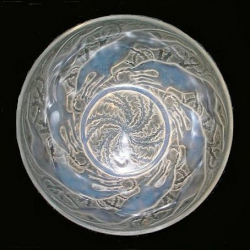 R Lalique Chien Bowl. Circa 1930