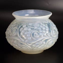 Rene Lalique Opalescent Glass Vase in the Fontainebleau Pattern