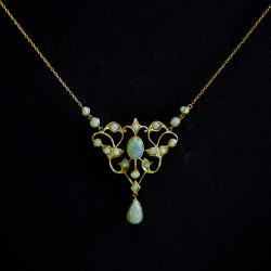 Art Nouveau 9ct Gold and Opal Pendant Necklace (c.1900)