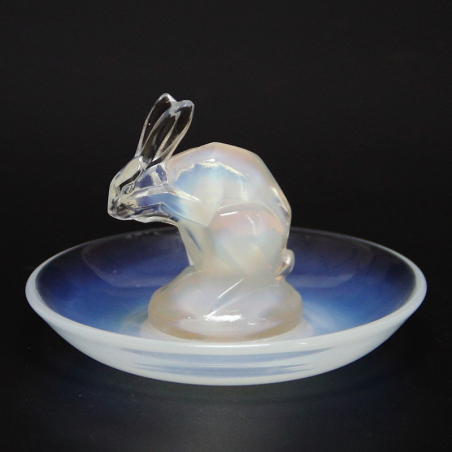 René Lalique Opalescent Glass 'Lapin' (Rabbit) (c.1925) René Lalique Opalescent Glass 'Lapin' (Rabbit) (c.1925)