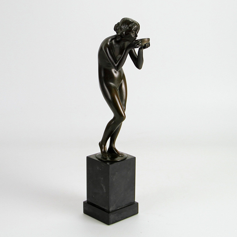 Trinkender Frauenakt - Victor Heinrich Seifert (German 1870-1953) Bronze Figure