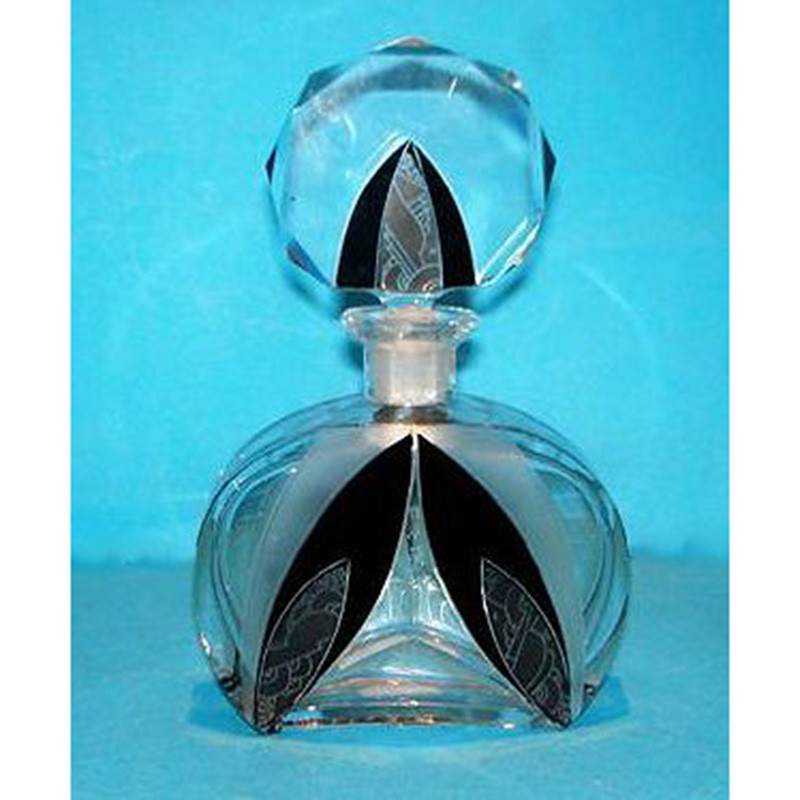 Art Deco black enameled scent bottle (c.1926)